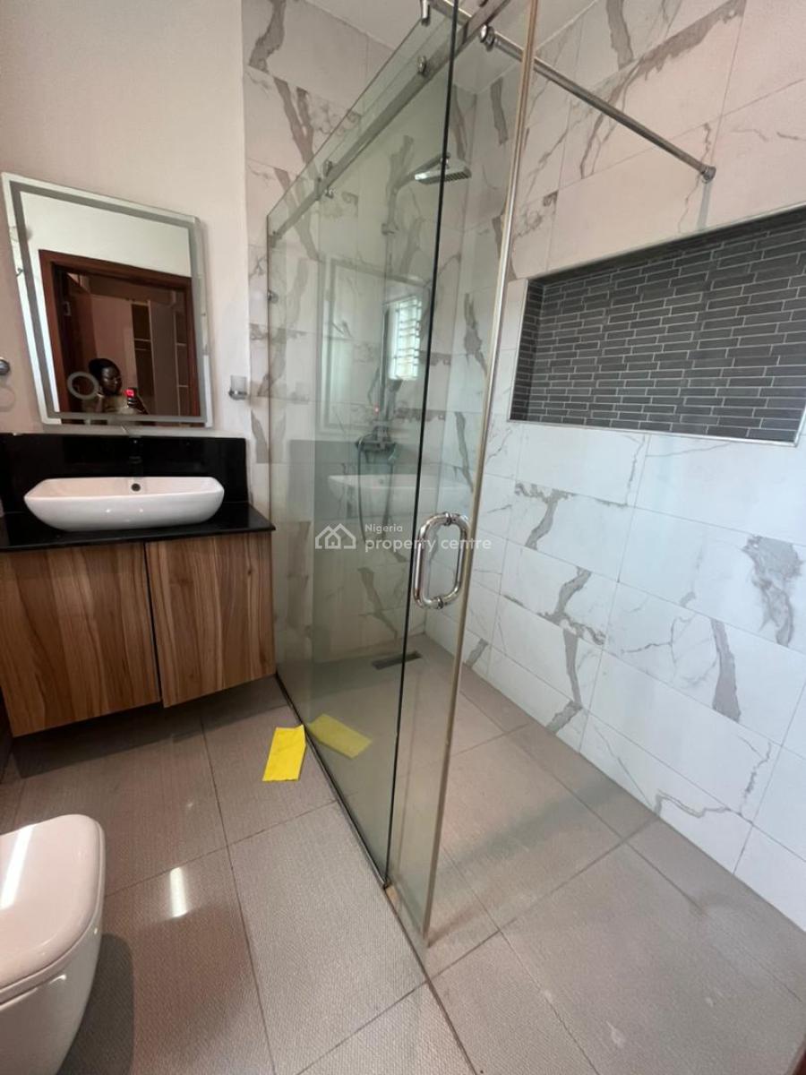 4 Bedrooms Terrace and a Bq, Richmond Estate, Lekki Phase 1, Lekki, Lagos, Terraced Duplex for Sale