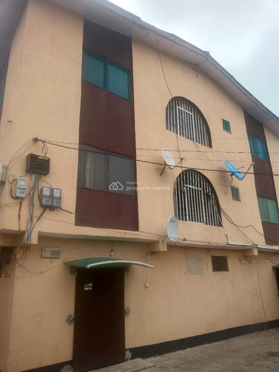 Extra-large 3 Bedrom Flat (upstairs), Oke-ira, Ogba, Ikeja, Lagos, Flat / Apartment for Rent
