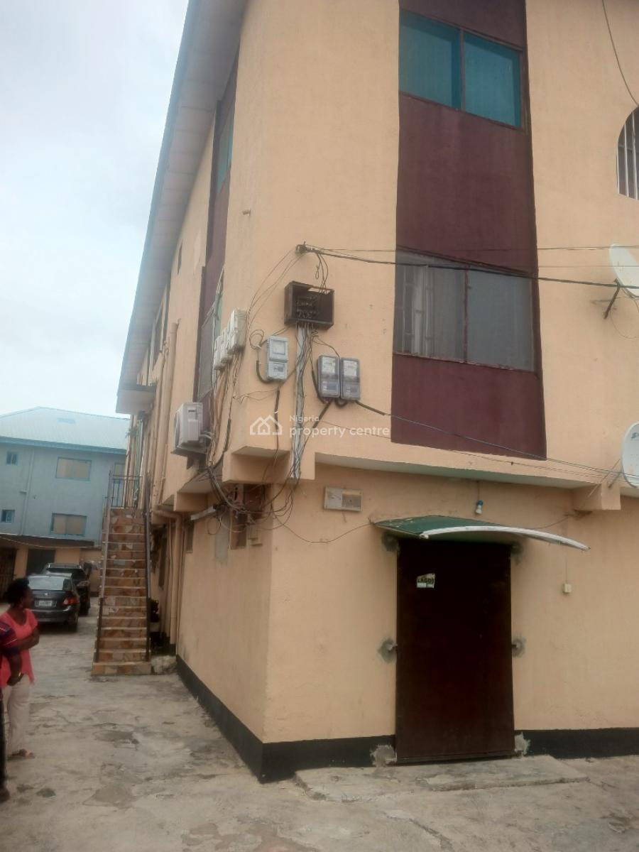 Extra-large 3 Bedrom Flat (upstairs), Oke-ira, Ogba, Ikeja, Lagos, Flat / Apartment for Rent