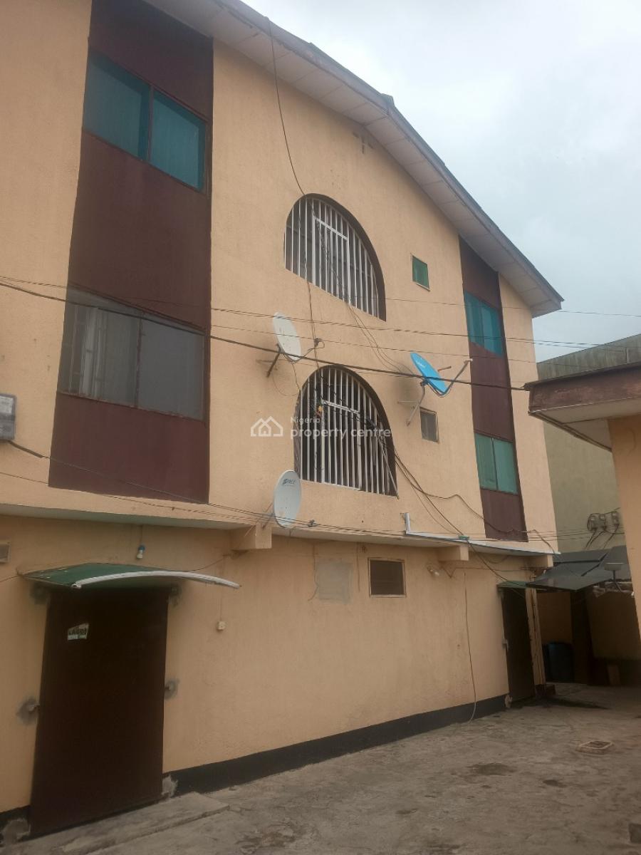 Extra-large 3 Bedrom Flat (upstairs), Oke-ira, Ogba, Ikeja, Lagos, Flat / Apartment for Rent