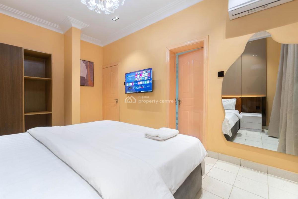 3 Bedroom Apartment with Dazzling City View ( Water Front), Lekki Phase 1, Lekki, Lagos, Flat / Apartment Short Let