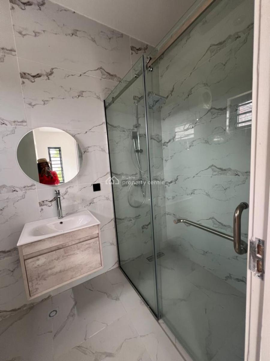 Adorable Newly Built 3 Bedroom Maissionette +pool & Bq, Lekki Phase 1, Lekki, Lagos, Flat / Apartment for Sale