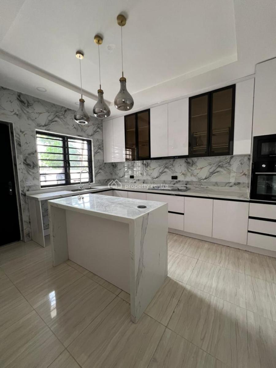 Adorable Newly Built 3 Bedroom Maissionette +pool & Bq, Lekki Phase 1, Lekki, Lagos, Flat / Apartment for Sale