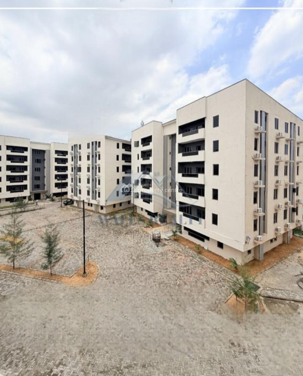 Spacious 3 Bedroom, Surulere, Lagos, Block of Flats for Sale