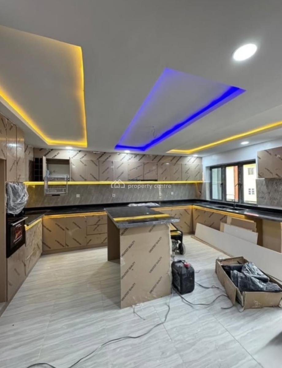 Spacious 3 Bedroom, Surulere, Lagos, Block of Flats for Sale