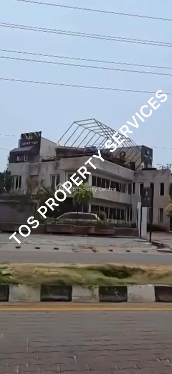 Prime Commercial Property, Along Admiralty Way, Lekki Phase 1, Lekki, Lagos, Restaurant / Bar for Sale