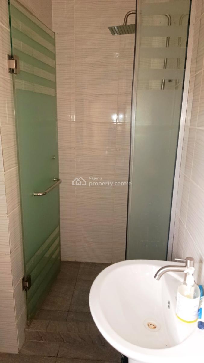 Exclusive All En-suite 3 Bedroom Flat, Upstairs, By Bashir Shittu Avenue, Gra Phase 2, Magodo, Lagos, Flat / Apartment for Rent