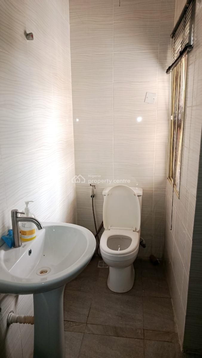 Exclusive All En-suite 3 Bedroom Flat, Upstairs, By Bashir Shittu Avenue, Gra Phase 2, Magodo, Lagos, Flat / Apartment for Rent