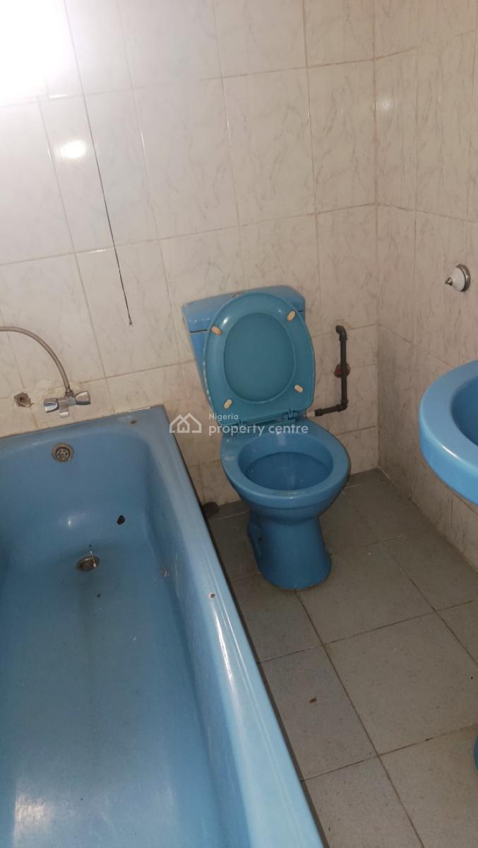 Exclusive All En-suite 3 Bedroom Flat, Upstairs, By Bashir Shittu Avenue, Gra Phase 2, Magodo, Lagos, Flat / Apartment for Rent