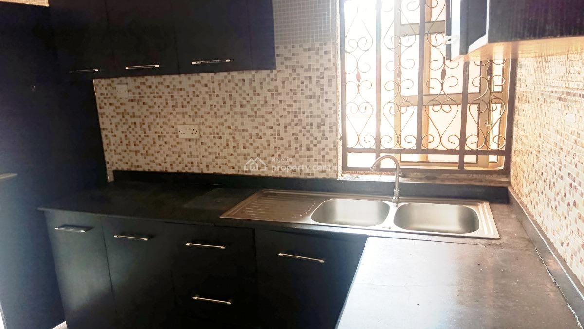 Exclusive All En-suite 3 Bedroom Flat, Upstairs, By Bashir Shittu Avenue, Gra Phase 2, Magodo, Lagos, Flat / Apartment for Rent
