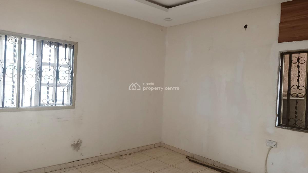 Exclusive All En-suite 3 Bedroom Flat, Upstairs, By Bashir Shittu Avenue, Gra Phase 2, Magodo, Lagos, Flat / Apartment for Rent