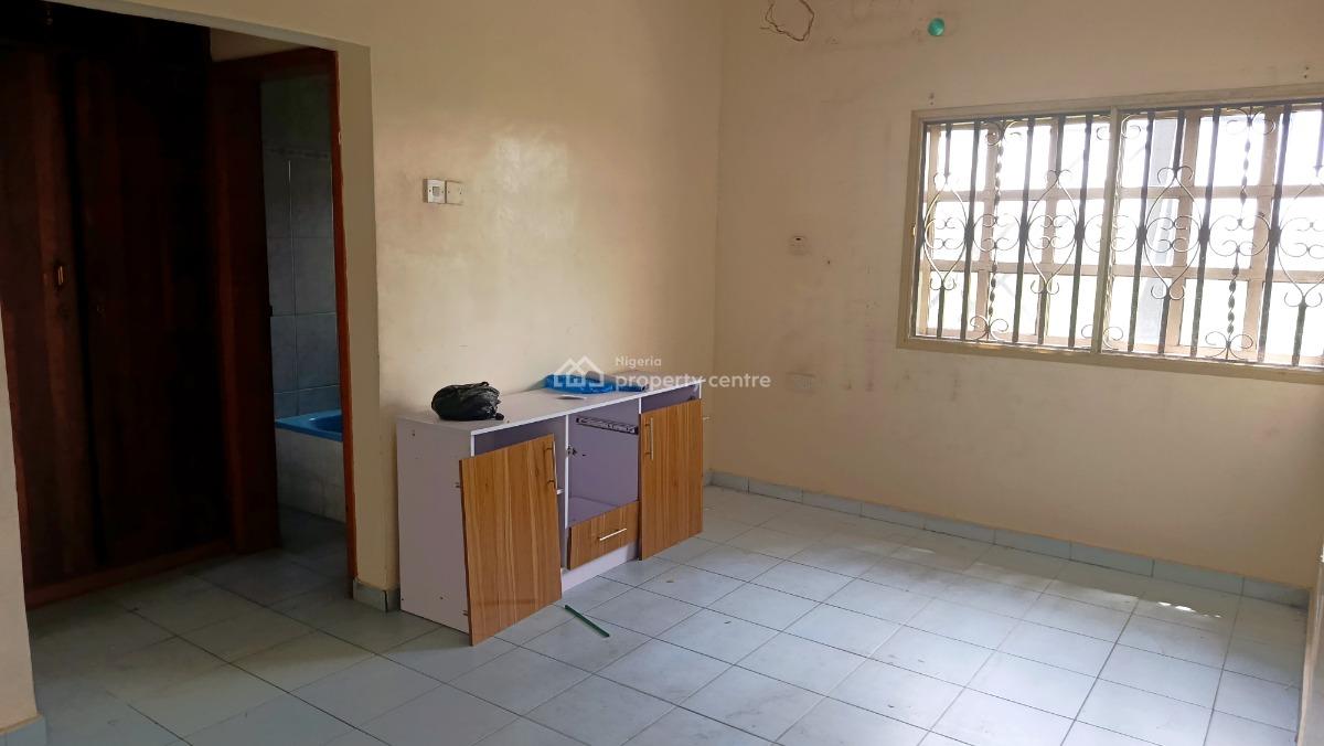 Exclusive All En-suite 3 Bedroom Flat, Upstairs, By Bashir Shittu Avenue, Gra Phase 2, Magodo, Lagos, Flat / Apartment for Rent