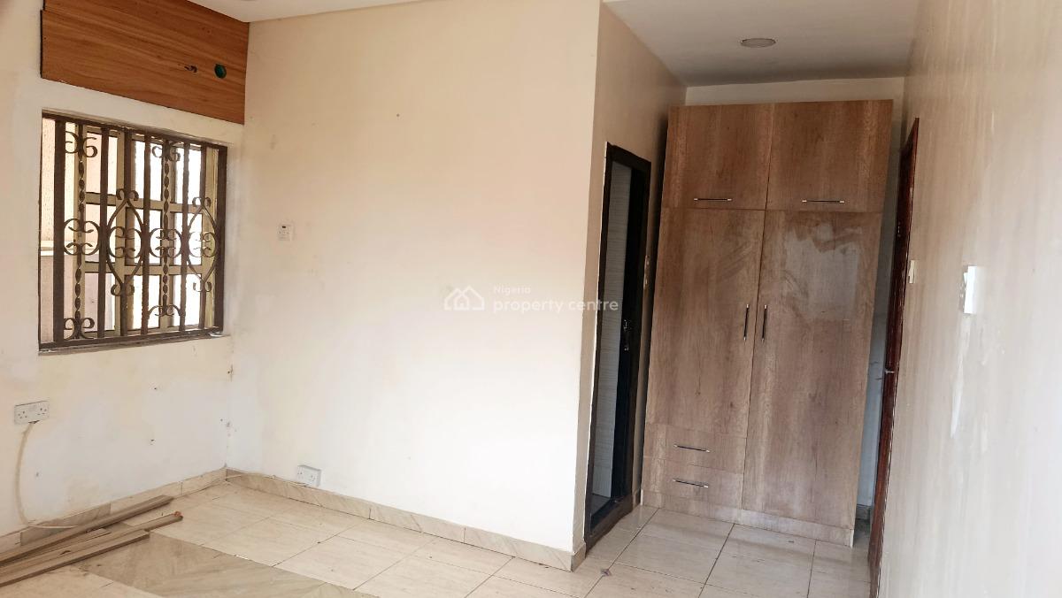 Exclusive All En-suite 3 Bedroom Flat, Upstairs, By Bashir Shittu Avenue, Gra Phase 2, Magodo, Lagos, Flat / Apartment for Rent