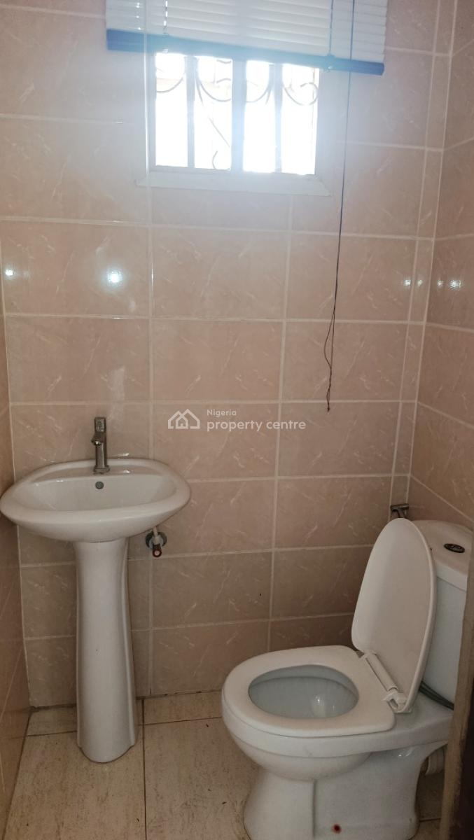 Exclusive All En-suite 3 Bedroom Flat, Upstairs, By Bashir Shittu Avenue, Gra Phase 2, Magodo, Lagos, Flat / Apartment for Rent