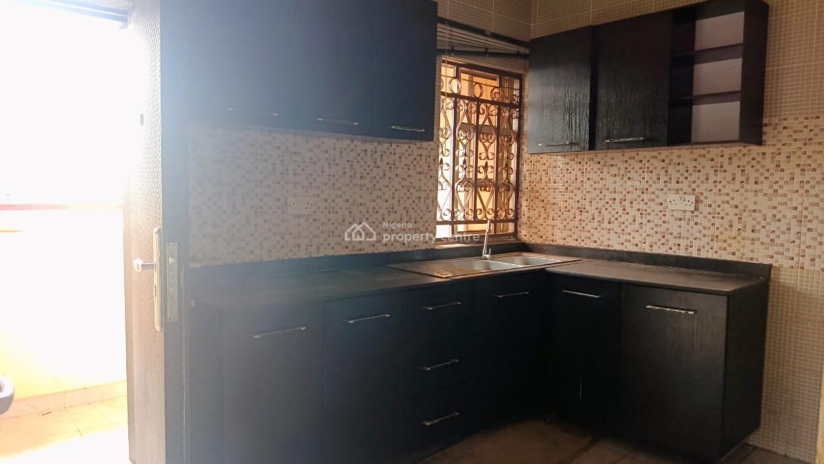 Exclusive All En-suite 3 Bedroom Flat, Upstairs, By Bashir Shittu Avenue, Gra Phase 2, Magodo, Lagos, Flat / Apartment for Rent