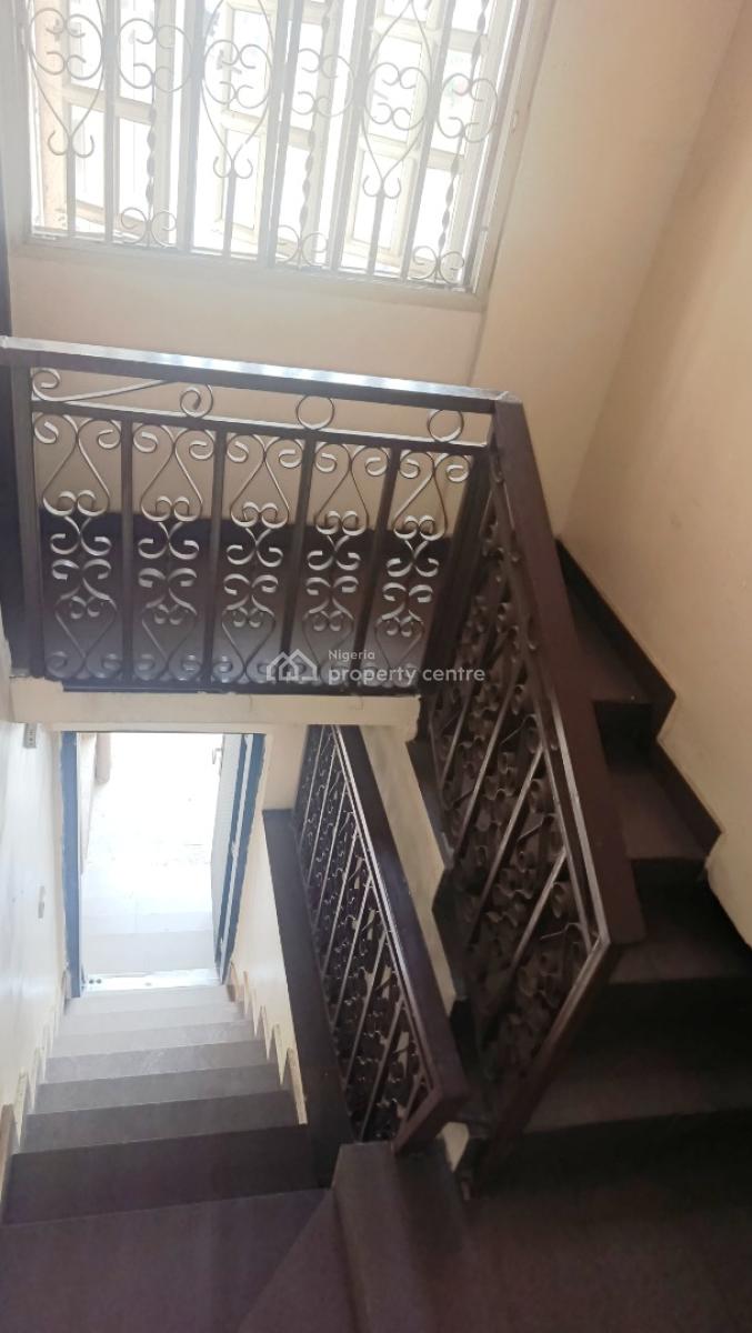 Exclusive All En-suite 3 Bedroom Flat, Upstairs, By Bashir Shittu Avenue, Gra Phase 2, Magodo, Lagos, Flat / Apartment for Rent