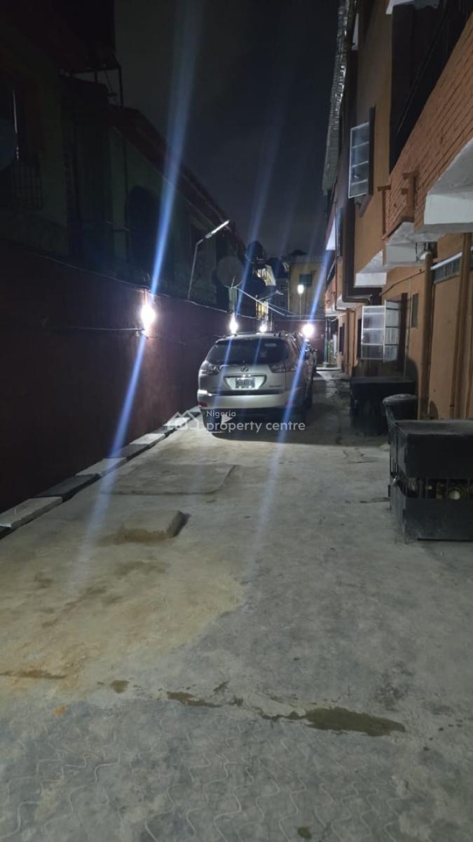 1 Bedroom Studio Apartment, Savanna Street, Off Adetola, Surulere, Lagos, Self Contain (single Rooms) for Rent