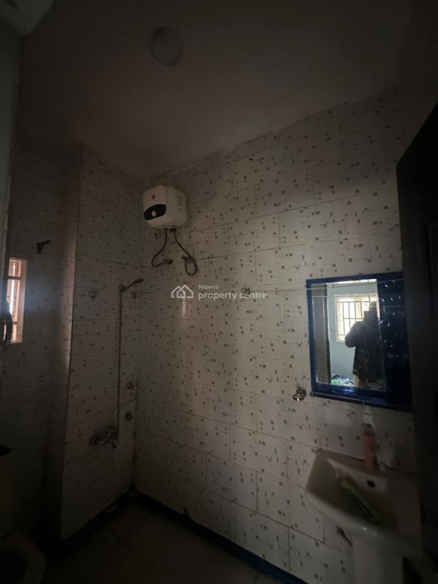 Nearly Used 2 Bedrooms Apartment, Serene Neighborhood, Katampe, Abuja, Flat / Apartment for Rent