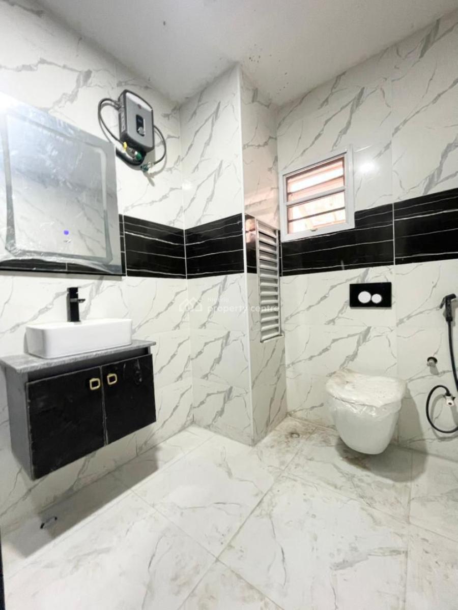 Luxury 2 Bedroom Apartment with Bq + Swimming Pool + Gym + Elevator, Lekki Phase 1, Lekki, Lagos, Flat / Apartment for Rent