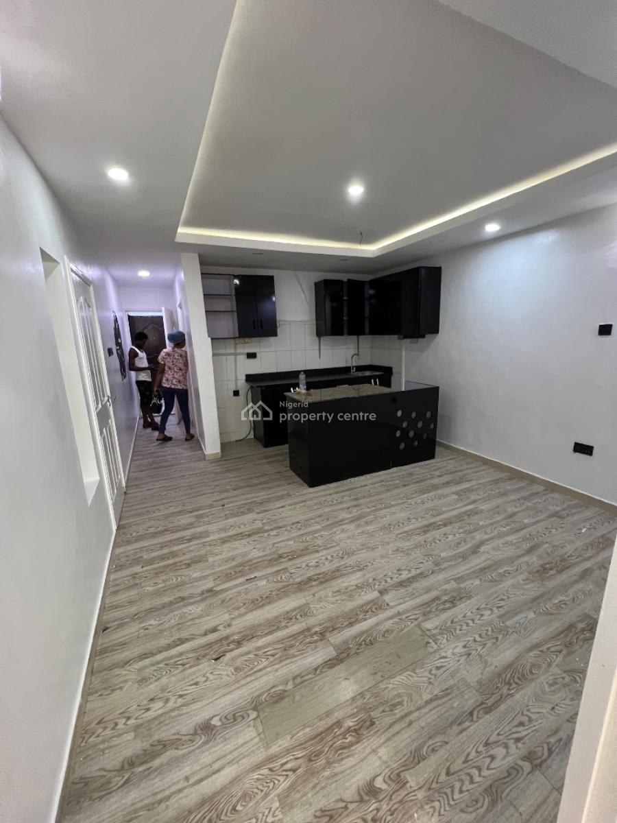 Spacious and Serviced Mini Flat (upstairs) with Massive Balcony, Olabanji Olajide, Lekki Phase 1, Lekki, Lagos, Mini Flat (room and Parlour) for Rent