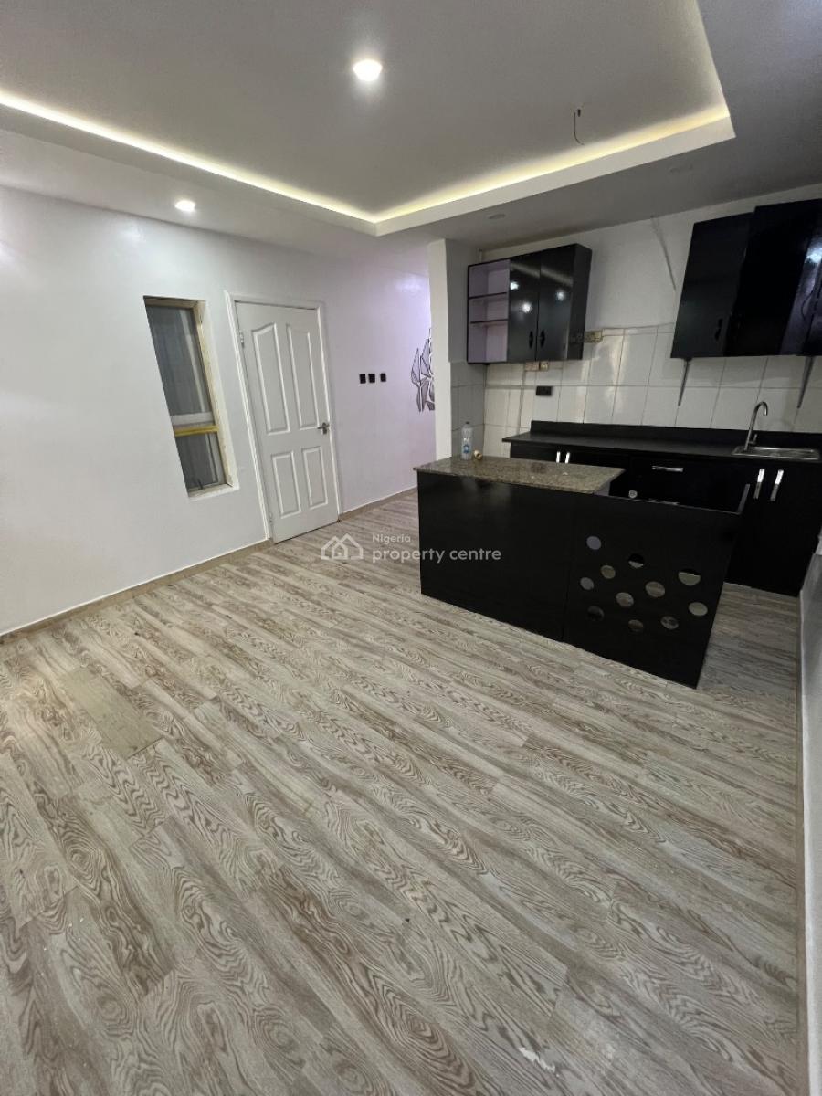 Spacious and Serviced Mini Flat (upstairs) with Massive Balcony, Olabanji Olajide, Lekki Phase 1, Lekki, Lagos, Mini Flat (room and Parlour) for Rent