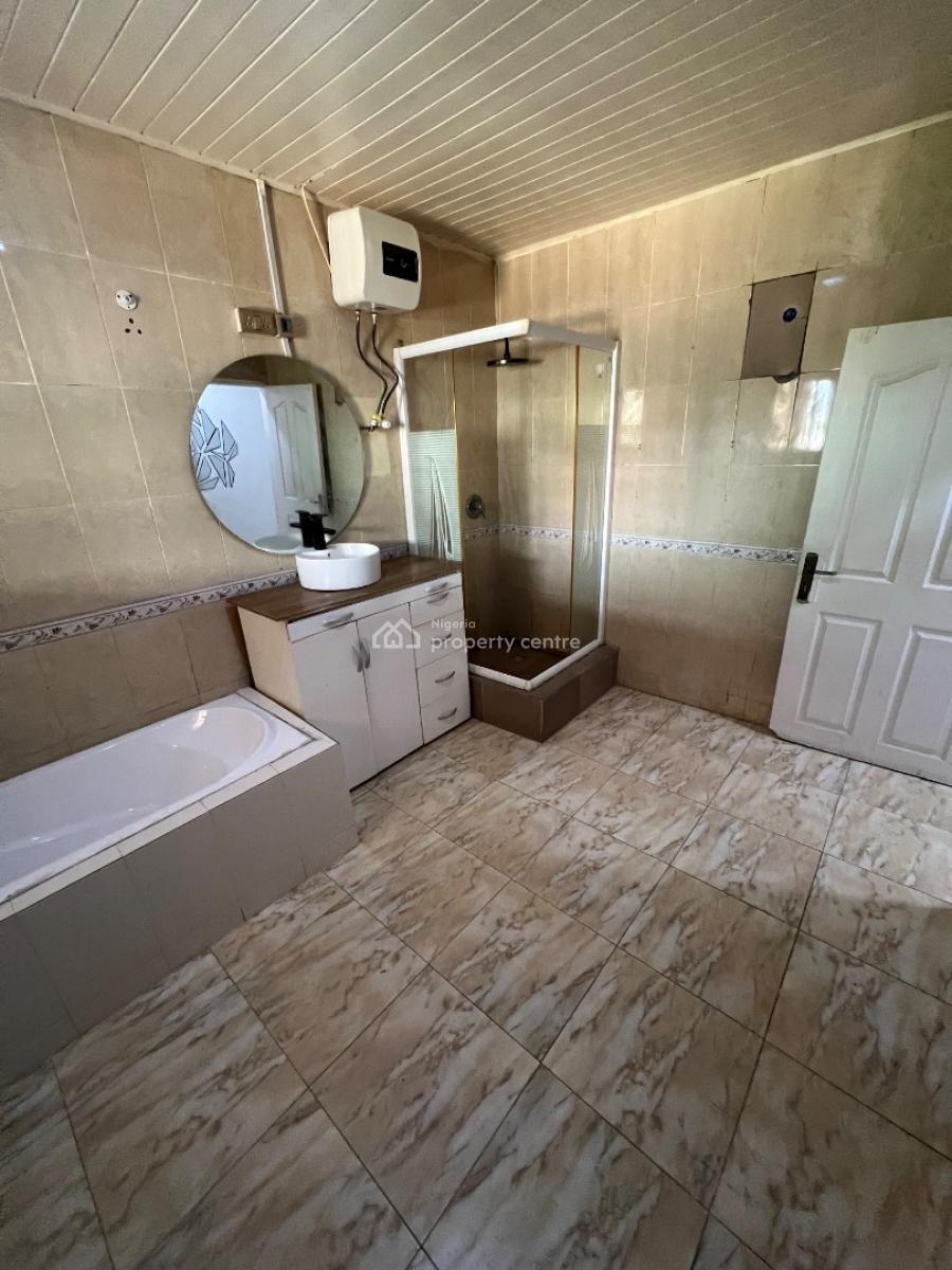 Spacious and Serviced Mini Flat (upstairs) with Massive Balcony, Olabanji Olajide, Lekki Phase 1, Lekki, Lagos, Mini Flat (room and Parlour) for Rent