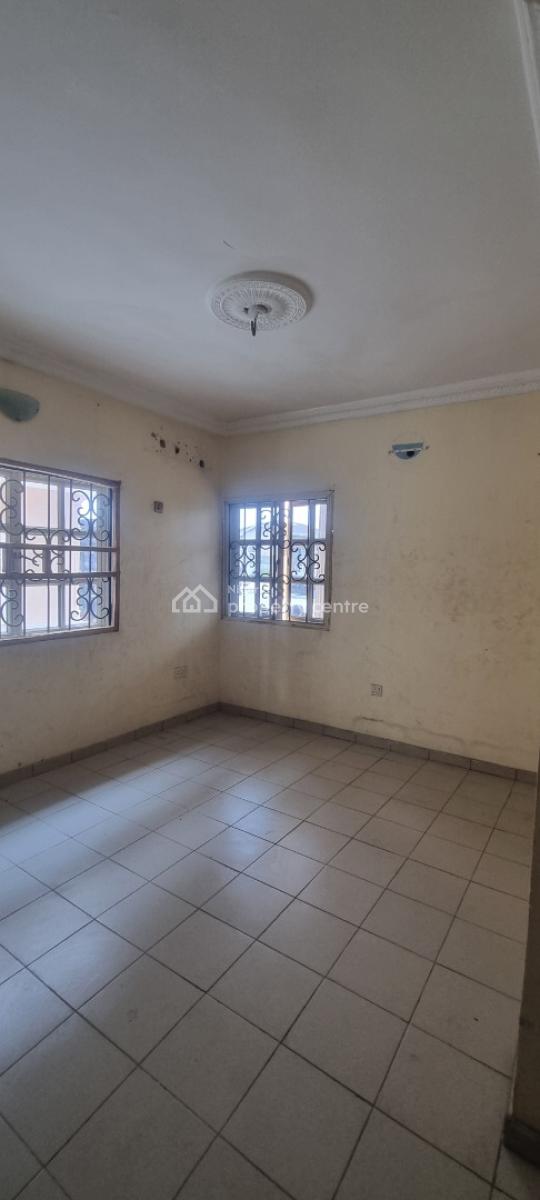 a Commercial Building of 5brm Duplex with Additional 4rooms Upstair, Off Coastal Road Ikate, Lekki, Lagos, Hotel / Guest House for Rent