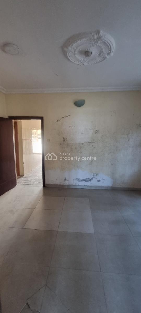 a Commercial Building of 5brm Duplex with Additional 4rooms Upstair, Off Coastal Road Ikate, Lekki, Lagos, Hotel / Guest House for Rent