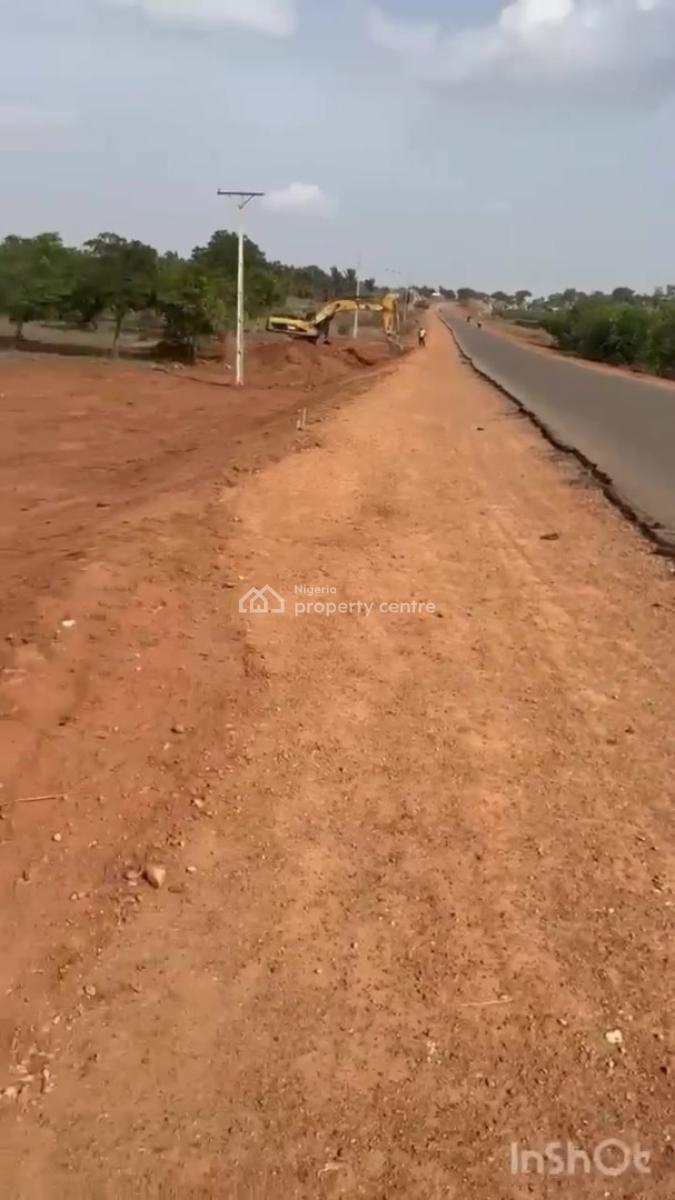Apo Wasa --- 1st Plot By The Express  3.9 Hectares  ₦1.3b C of O, Wasa, Apo, Abuja, Mixed-use Land for Sale