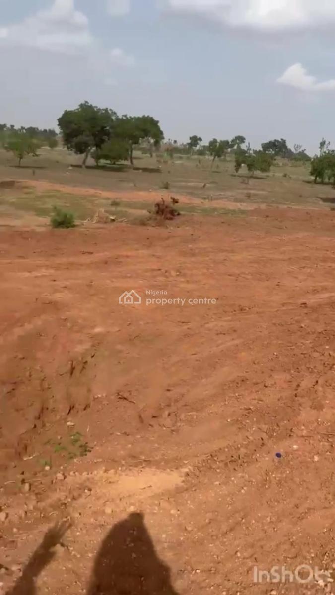 Apo Wasa --- 1st Plot By The Express  3.9 Hectares  ₦1.3b C of O, Wasa, Apo, Abuja, Mixed-use Land for Sale