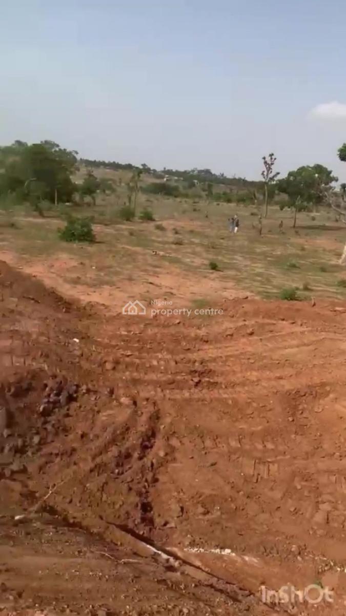 Apo Wasa --- 1st Plot By The Express  3.9 Hectares  ₦1.3b C of O, Wasa, Apo, Abuja, Mixed-use Land for Sale