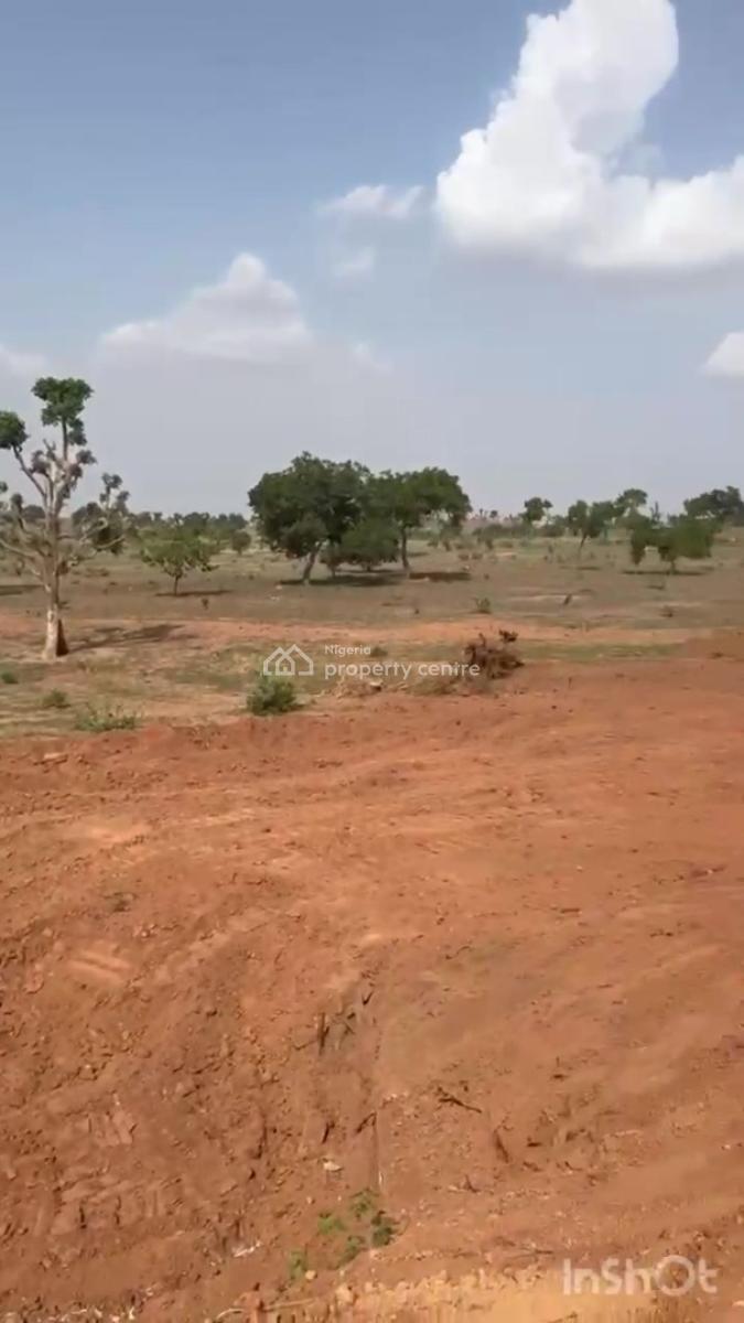 Apo Wasa --- 1st Plot By The Express  3.9 Hectares  ₦1.3b C of O, Wasa, Apo, Abuja, Mixed-use Land for Sale