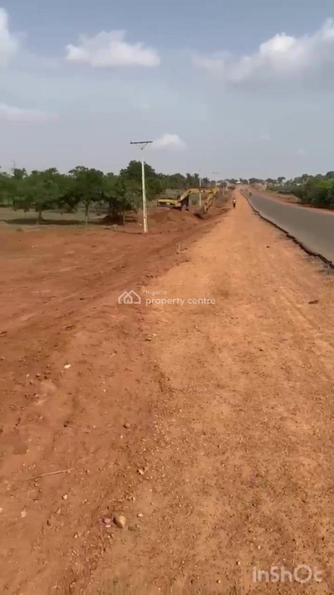 Apo Wasa --- 1st Plot By The Express  3.9 Hectares  ₦1.3b C of O, Wasa, Apo, Abuja, Mixed-use Land for Sale