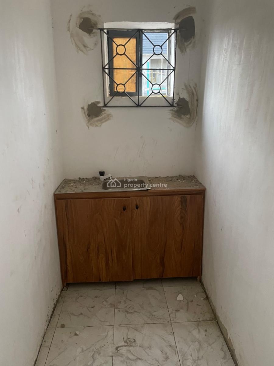 Miniflat, Pedro Road, Palmgrove, Shomolu, Lagos, Mini Flat (room and Parlour) for Rent