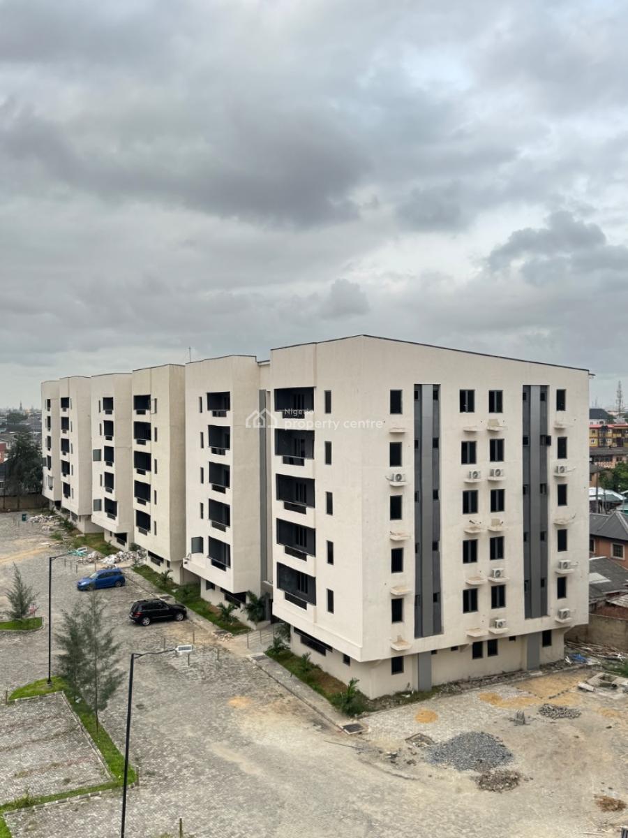 Lovely 2 Bedroom Apartment, Ogunlana, Surulere, Lagos, Flat / Apartment for Rent