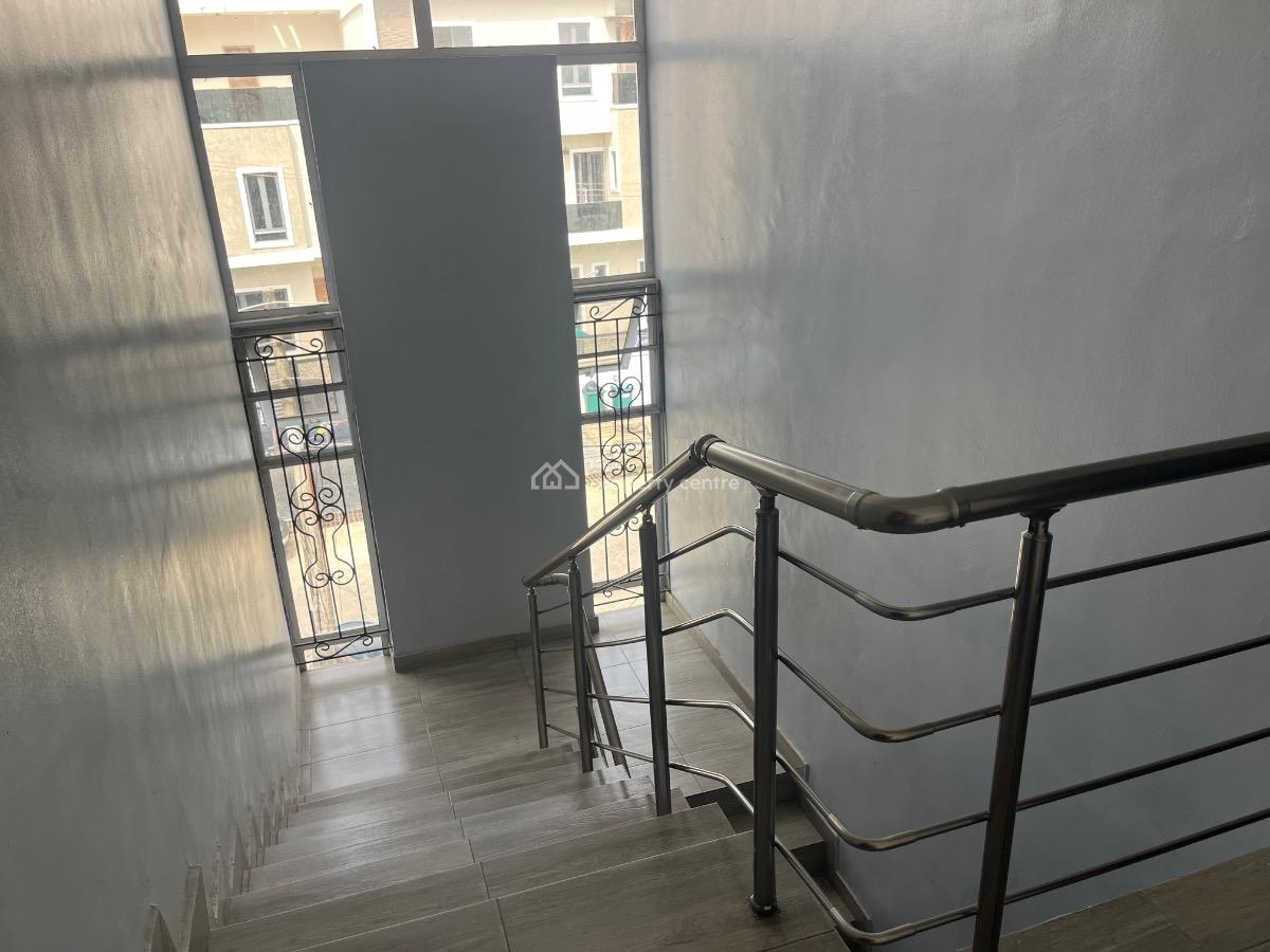 a Well Maintained Spacious and Big Serviced 3 Bedrooms Flat with a Bq, Idado, Lekki, Lagos, Flat / Apartment for Rent