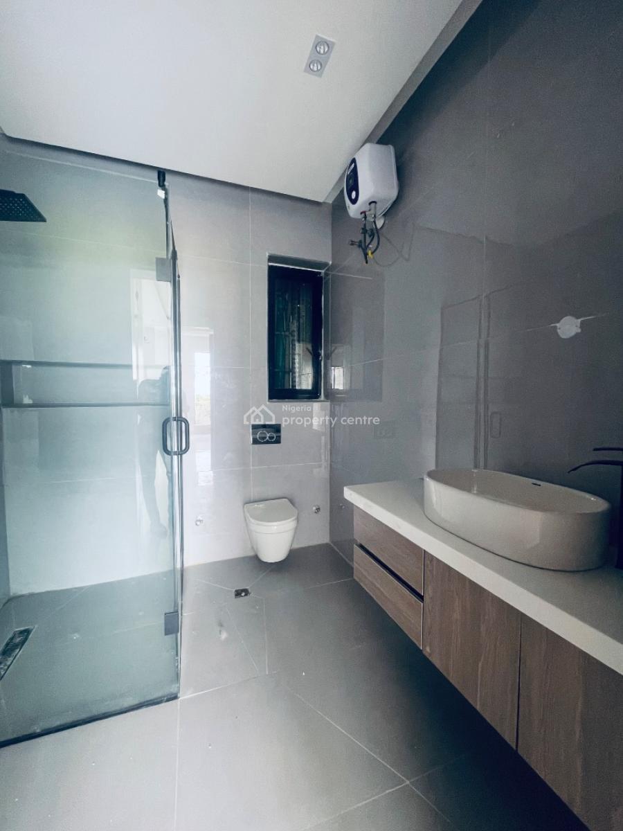 Luxurious 2 Bedroom Apartment, Lekki Phase 1, Lekki, Lagos, Flat / Apartment for Sale