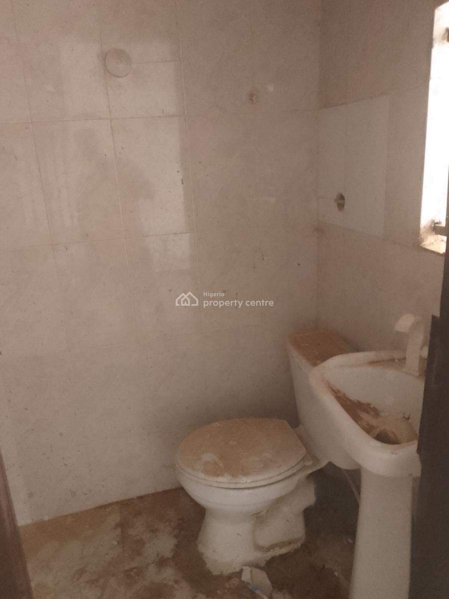 Very Spacious and Newly Renovated 3 Bedroom, Ikota Gra Extension/ilaje Mobile Road, Ajah, Lagos, Flat / Apartment for Rent