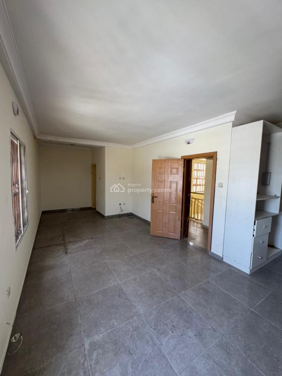 Well Maintained and Spacious 5 Bedroom Semi-detached with Bq, Osapa, Lekki, Lagos, Semi-detached Duplex for Sale