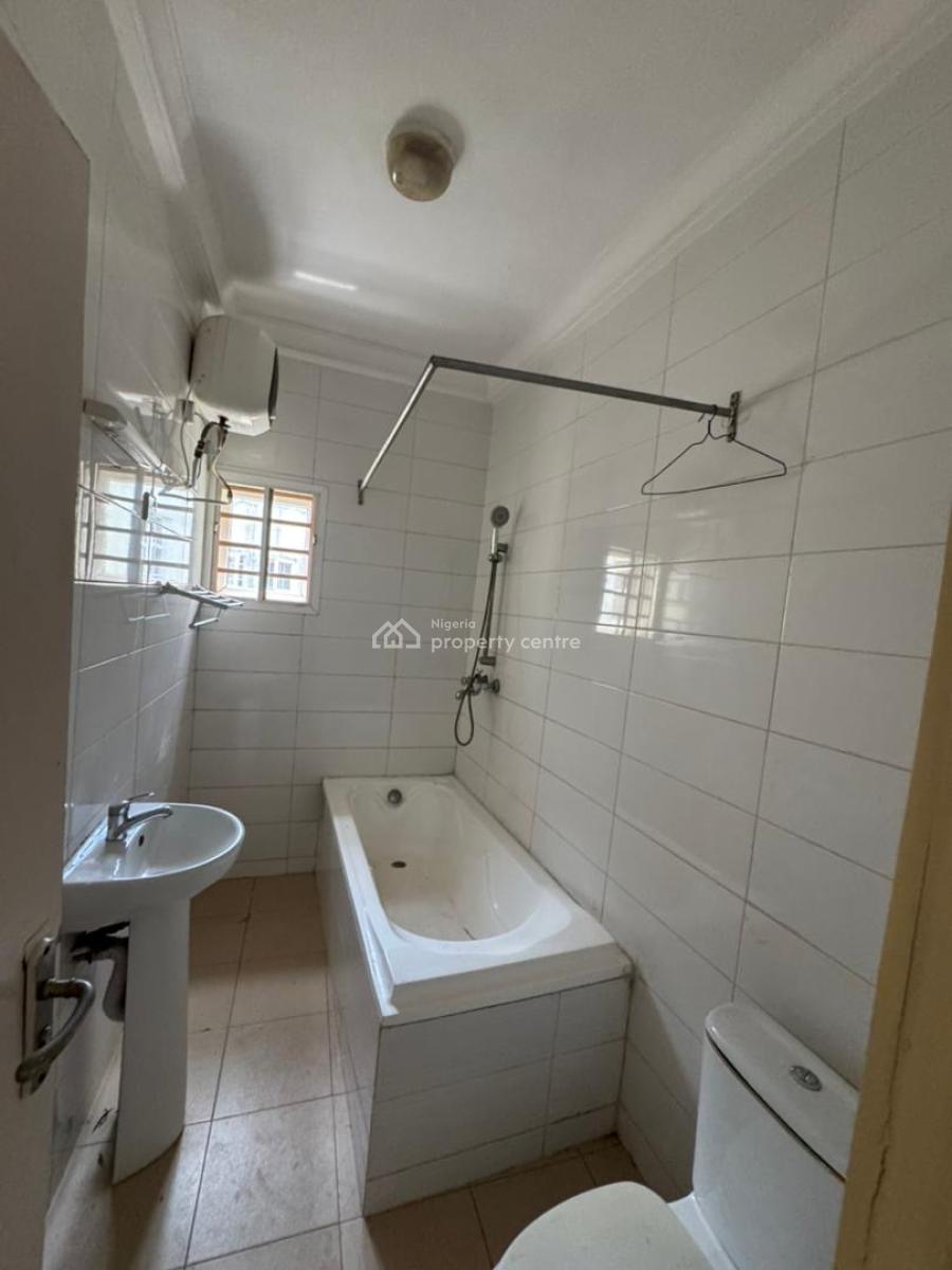 Well Maintained and Spacious 5 Bedroom Semi-detached with Bq, Osapa, Lekki, Lagos, Semi-detached Duplex for Sale