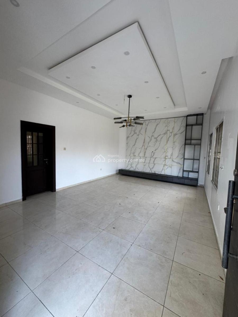 Well Maintained and Spacious 5 Bedroom Semi-detached with Bq, Osapa, Lekki, Lagos, Semi-detached Duplex for Sale