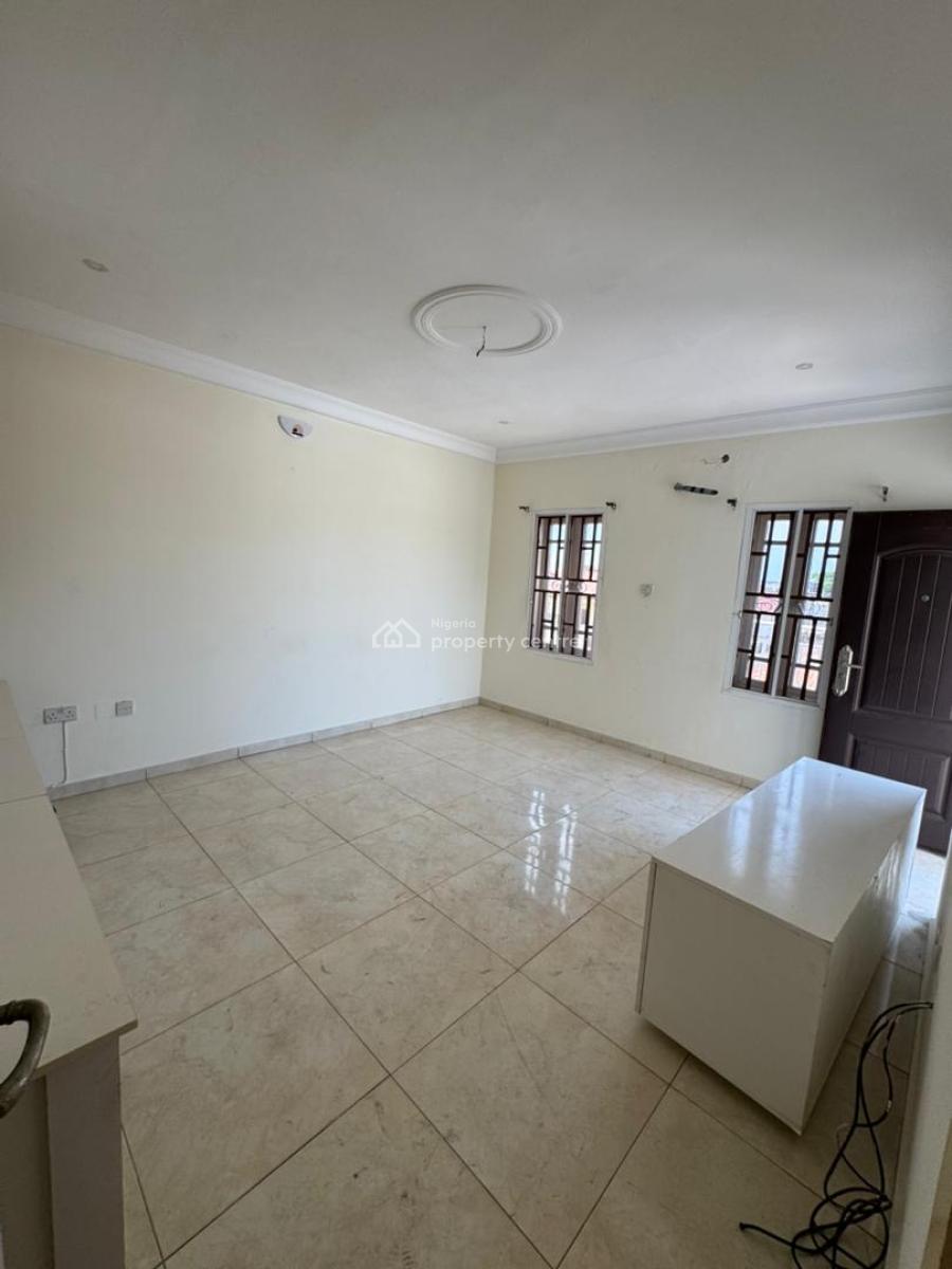 Well Maintained and Spacious 5 Bedroom Semi-detached with Bq, Osapa, Lekki, Lagos, Semi-detached Duplex for Sale