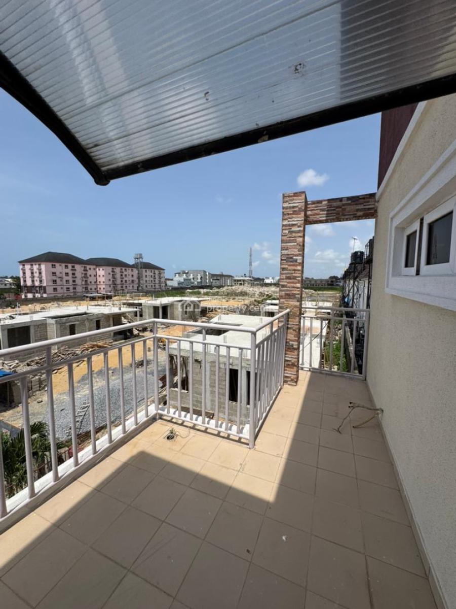 Well Maintained and Spacious 5 Bedroom Semi-detached with Bq, Osapa, Lekki, Lagos, Semi-detached Duplex for Sale