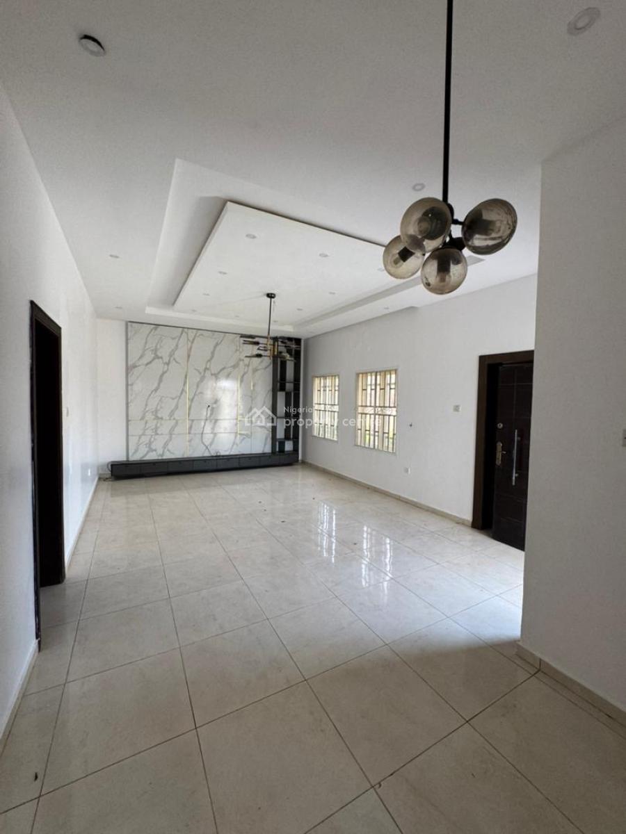 Well Maintained and Spacious 5 Bedroom Semi-detached with Bq, Osapa, Lekki, Lagos, Semi-detached Duplex for Sale