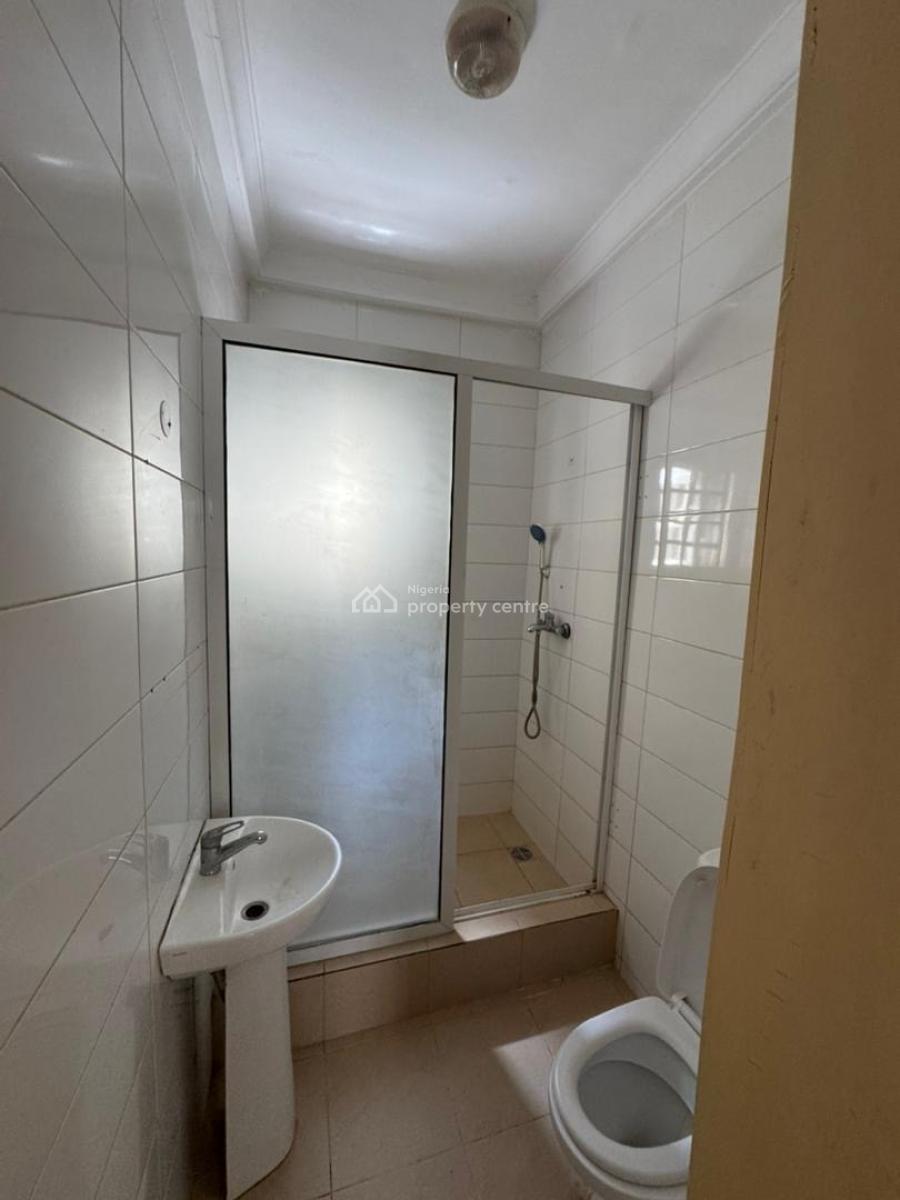 Well Maintained and Spacious 5 Bedroom Semi-detached with Bq, Osapa, Lekki, Lagos, Semi-detached Duplex for Sale