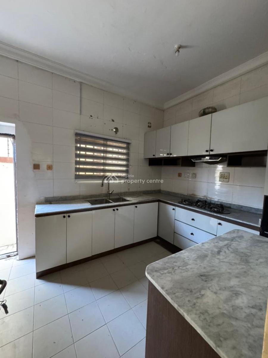 Well Maintained and Spacious 5 Bedroom Semi-detached with Bq, Osapa, Lekki, Lagos, Semi-detached Duplex for Sale