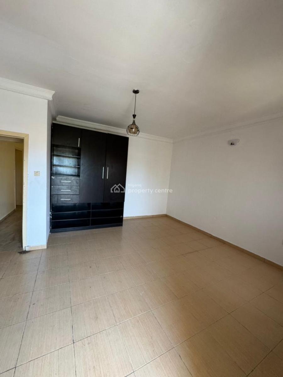 Well Maintained and Spacious 5 Bedroom Semi-detached with Bq, Osapa, Lekki, Lagos, Semi-detached Duplex for Sale