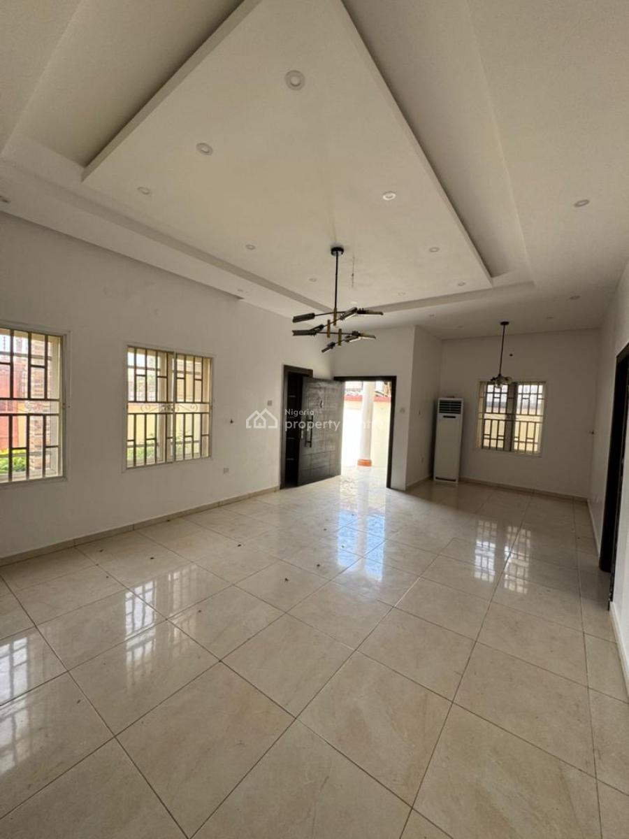 Well Maintained and Spacious 5 Bedroom Semi-detached with Bq, Osapa, Lekki, Lagos, Semi-detached Duplex for Sale