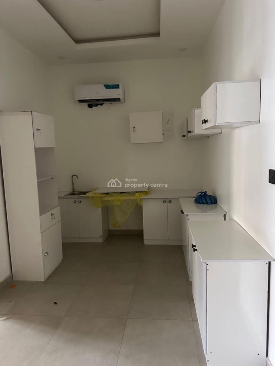 Semi Master Bedroom in a Shared Apartment, Dpk By Orchid Road, Lekki, Lagos, House for Rent