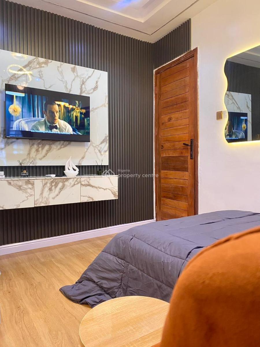 Luxury Studio Apartment with Housekeeping and Netflix, 24hrs Power Supply and Security, Refrigerator, Yaba, Lagos, Flat / Apartment Short Let